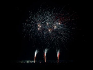 Feux d'artifices à St Denis de l’Hôtel